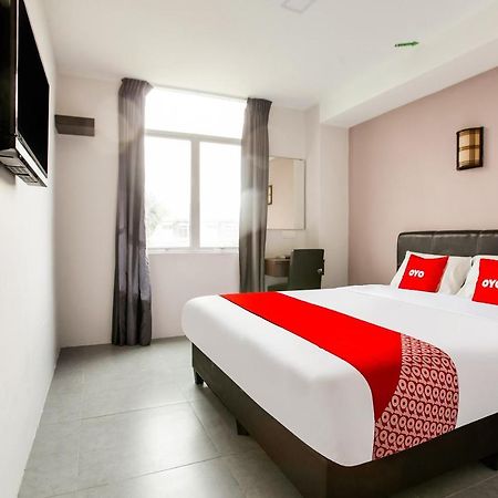 Oyo 89631 988 Hotel Τζόχορ Μπάχρου Εξωτερικό φωτογραφία