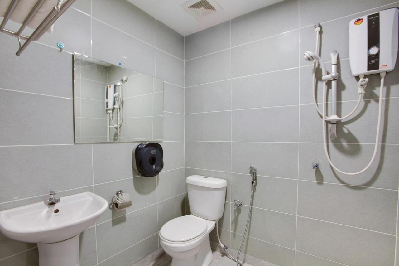 Oyo 89631 988 Hotel Τζόχορ Μπάχρου Εξωτερικό φωτογραφία